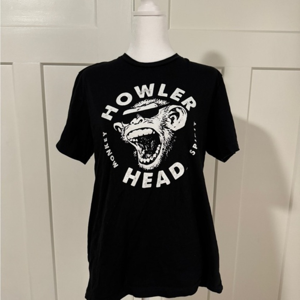 NWOT Unisex UFC Howler Head T shirts
